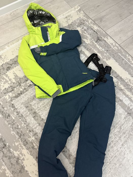 Лыжный костюм. Размер 42.  Состояние отличное.