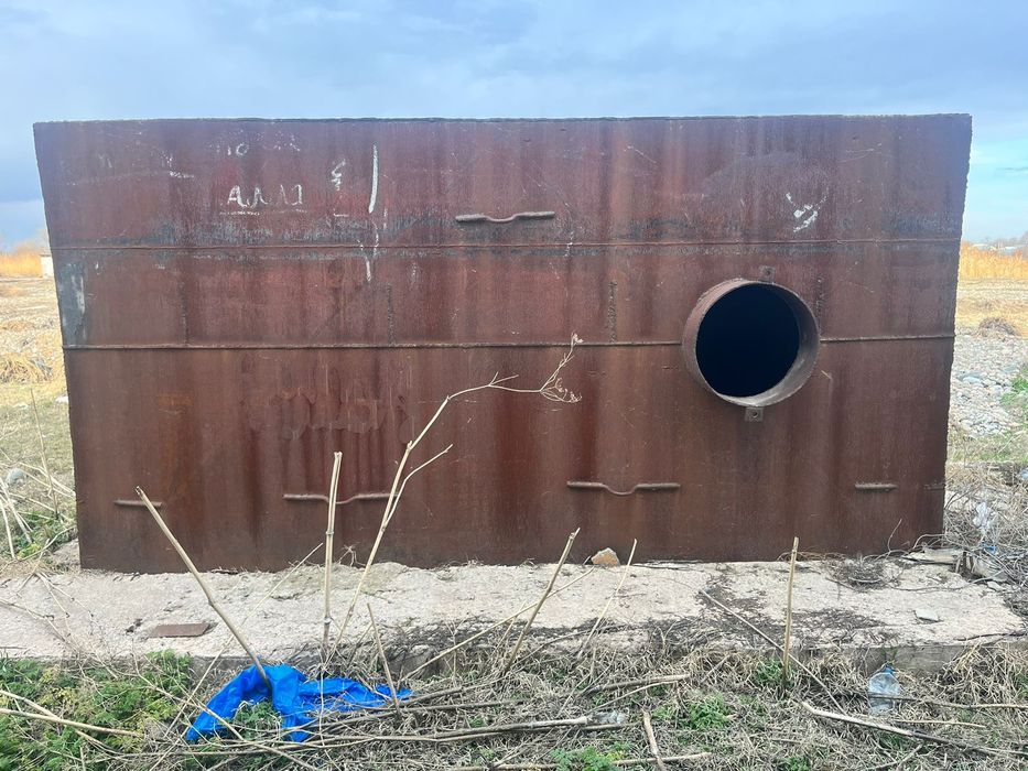 Продам цестерну 2 м высота 2 ширина 4 длина
