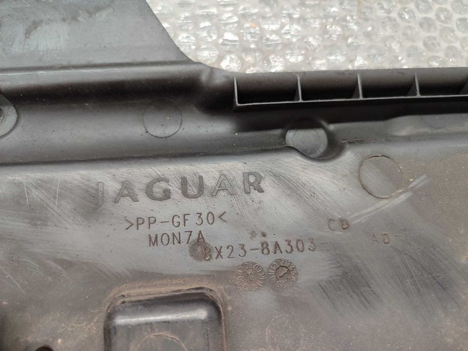 Suport Superior Radiator / Ghidaj Aer Frontal Jaguar XF (X250) 2007–2015 / Cod OEM 8X23-8A303-AD (4D2)