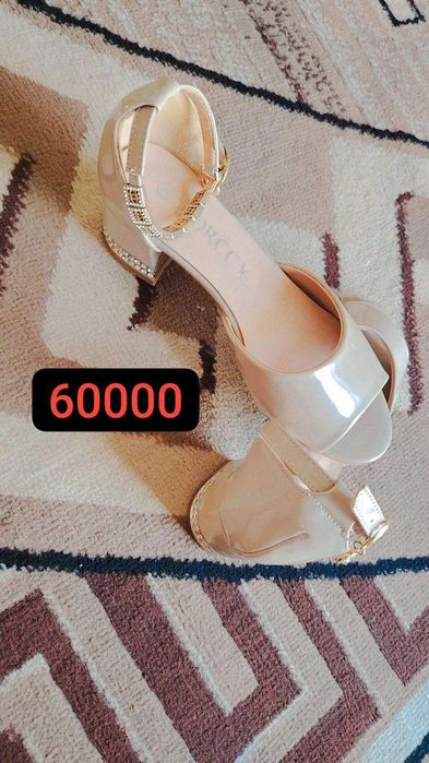 Oyoq kiyim 1.2kiyganmn yangidek turipti