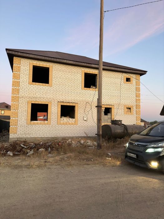 Продается черновой дом с участком