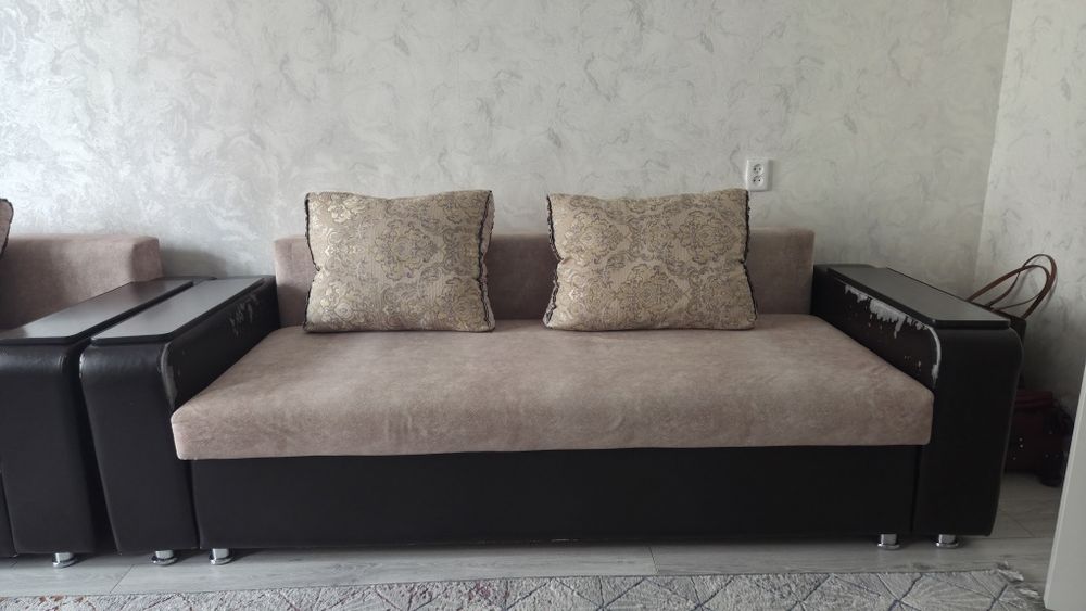 Продам удобный диван с 3 подушками