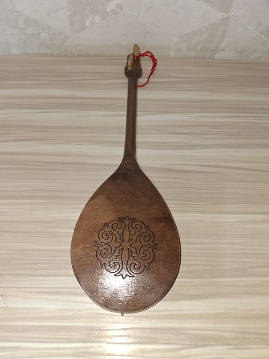 Домбыра сатылады