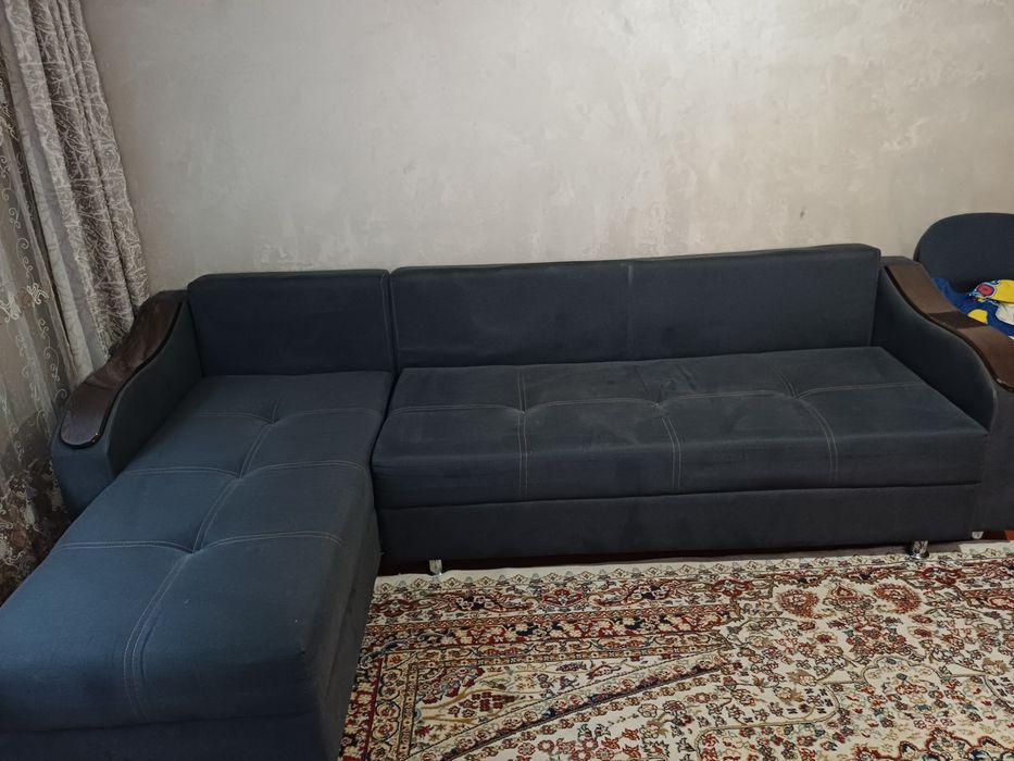 Диван угловой продается