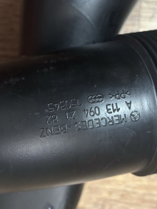 Патрубок впускной системы воздуховод W211 5.5 kompressor