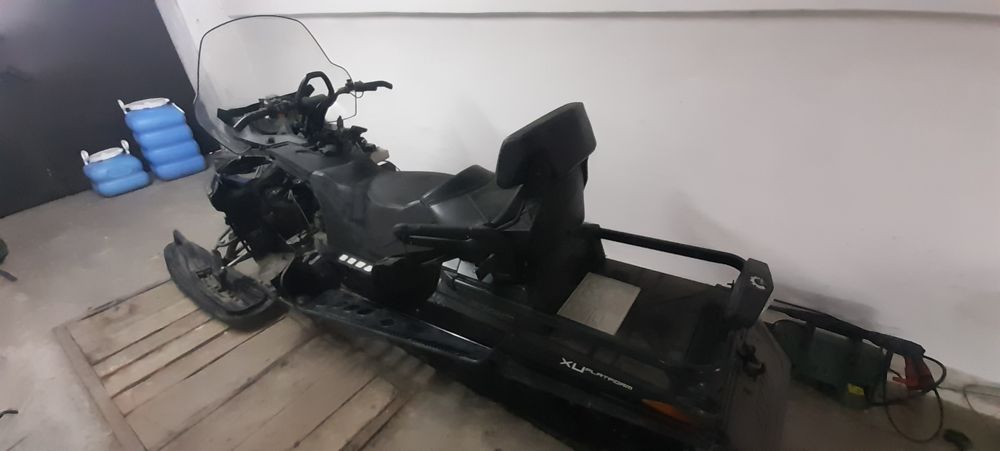 Продам снегоход commander 800
