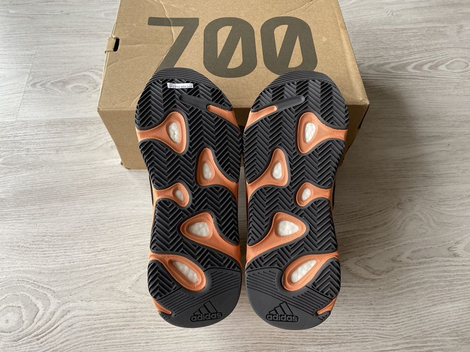adidas Yeezy Boost 700 Sun 42 ( Fit 41 )