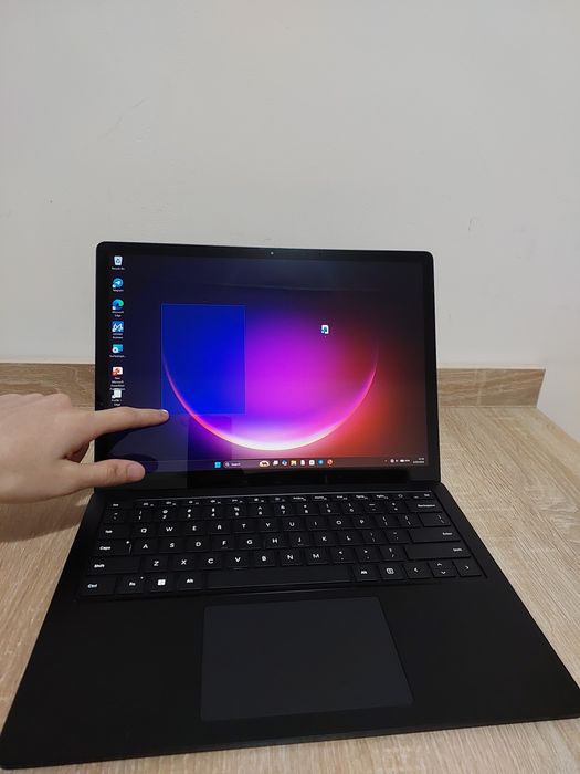 Microsoft surface laptop 5  16/512 ideal