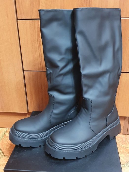 Дълги ботуши PrettyLittleThing