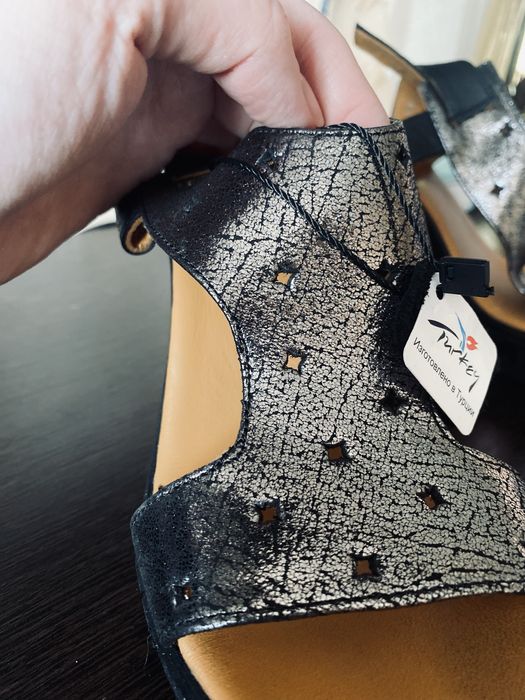 Продам босоножки на платформе