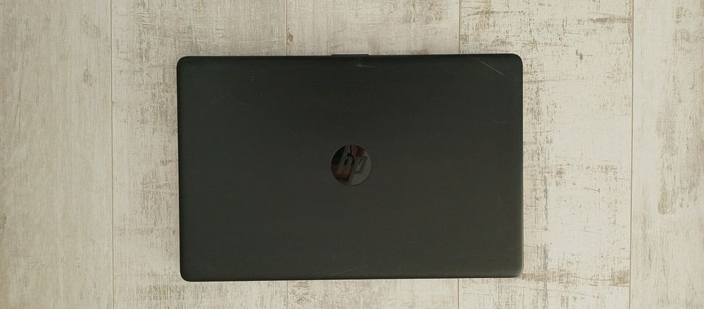 Laptop HP, în stare bună din punct de vedere estetic