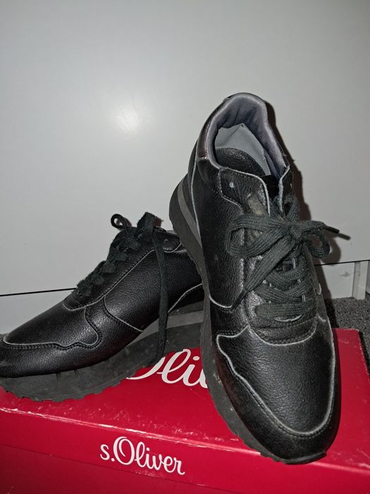 Adidași im stare foarte buna