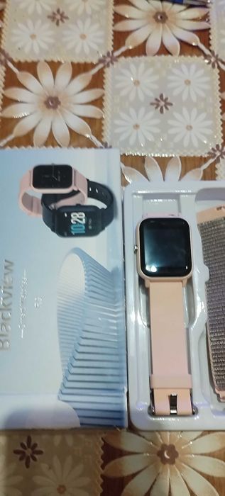 Продавам нов дамски смарт watch Blackview R3.