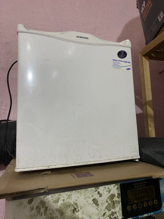 Морозильник и мини-холодильник сатылады.