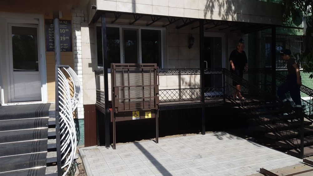 Вертикальные подъёмники (пандус) для инвалидов