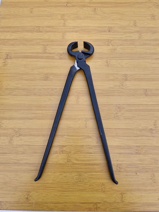 Cleste de curățat copite la cai si vaci