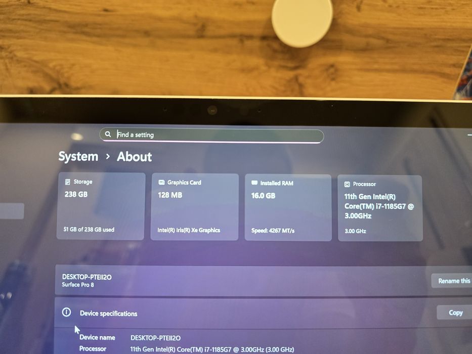 Microsoft Surface Pro 8 / i7-11th/ 16GB Ram / 256 SSD