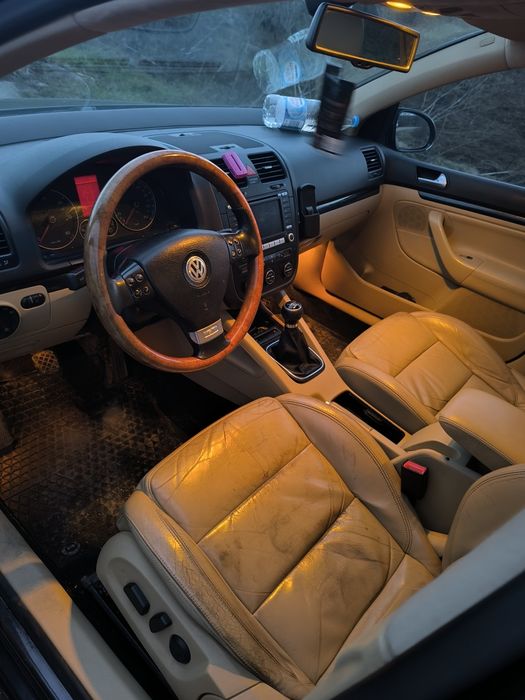 Продавам Голф5 2006г.