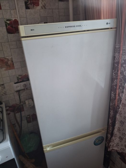 Продам холодильник LG