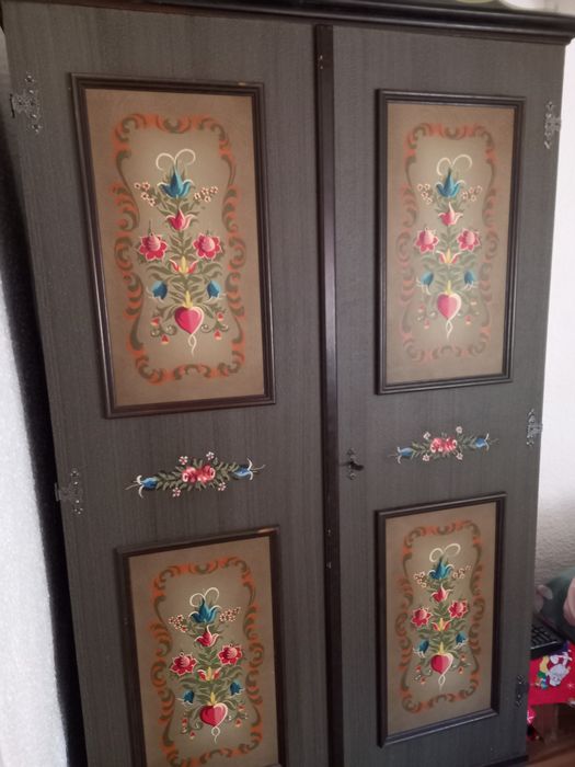 Dulap vintage cu 2 uși