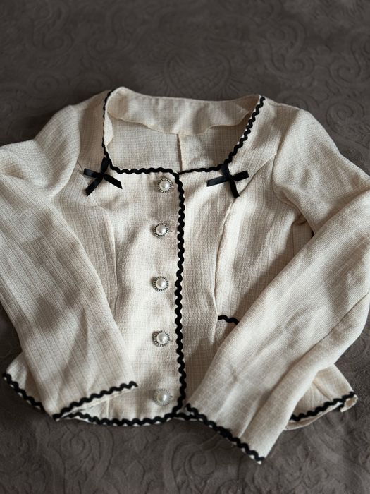 Елегантна блуза пеплум