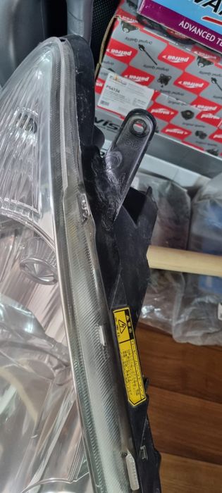 Фары рейсталинг Toyota Estima