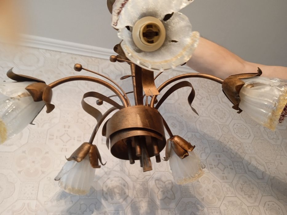 Люстра из резного металла