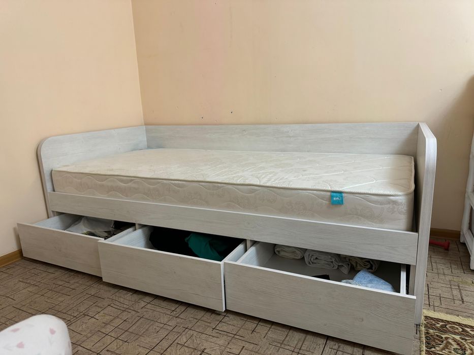 Кровать односпальная