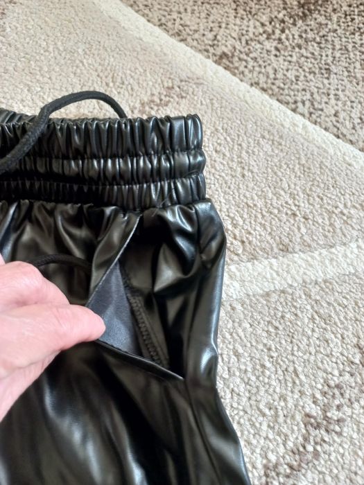 Pantaloni imitație de piele