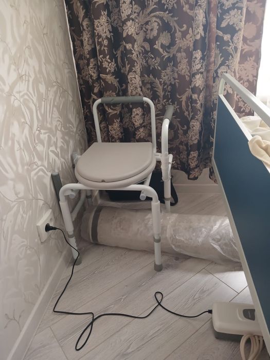 Продам кресло туалет