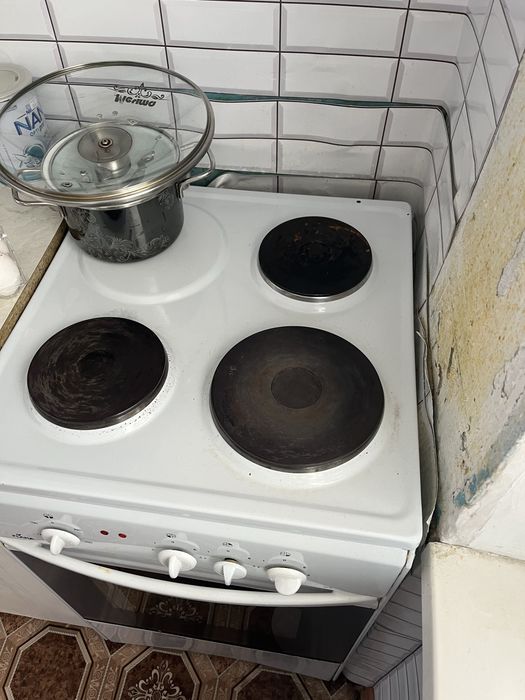 продаю электрическую плиту