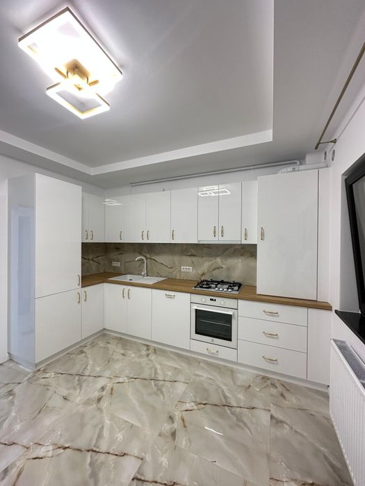 De vânzare apartament 3 camere