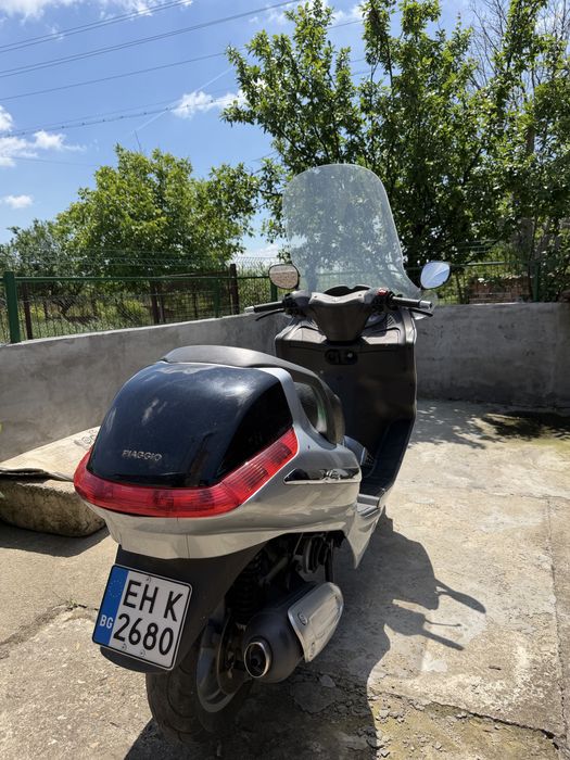 Скутер модел PIAGGIO x8 2005 г