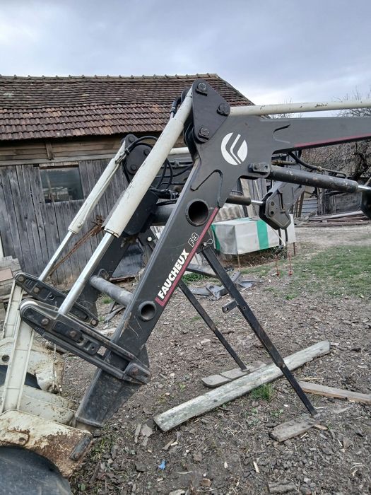 Încărcător  frontal  Facheaux cu cupa cereale și gunoi