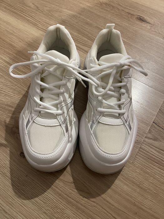 Бели маратонки/кецове Zara на платформа