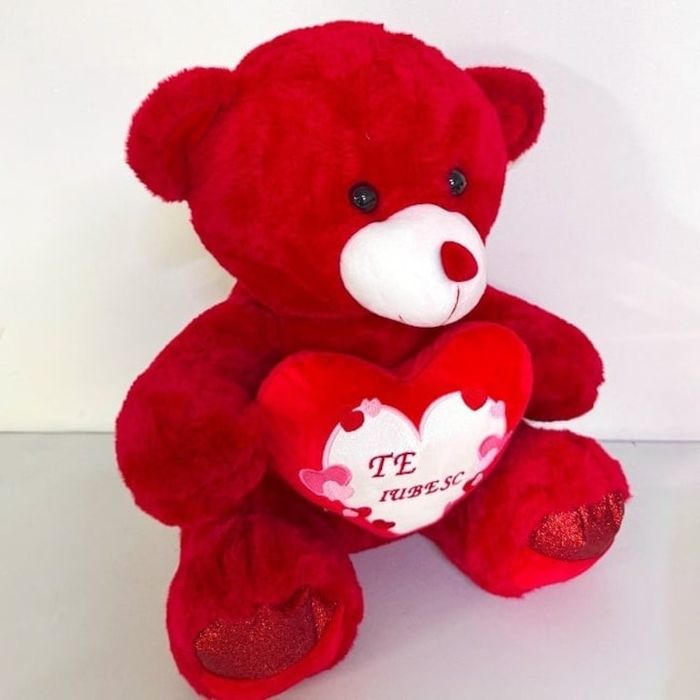 Плюшено мече от бонбони със сърце и текст "Сладка любов", височина 40с