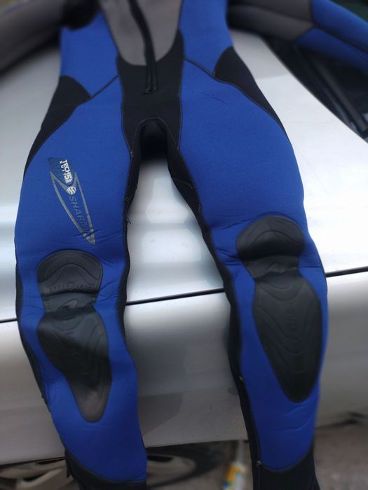 Продавам водолазен костюм  с очила и шнорхел