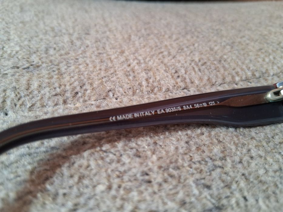 Ochelari de soare Armani de damă.