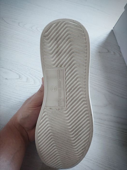 Adidasi albi Benvenuti