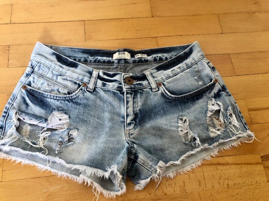 Blugi scurti Guess si BSB