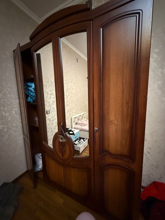 Продается шкаф платяной