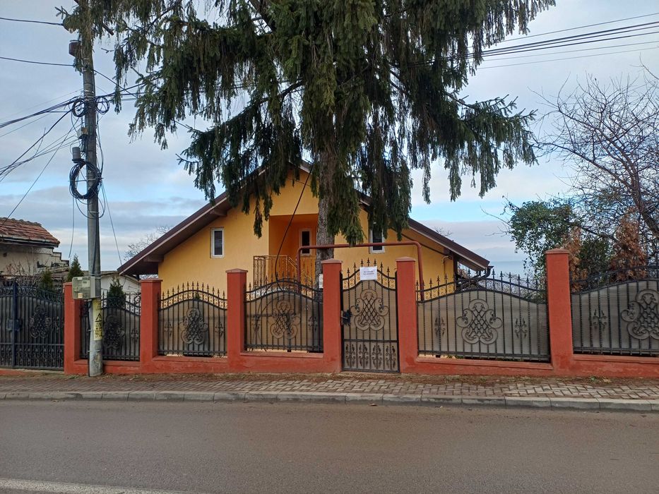 Casă de vânzare în Pașcani