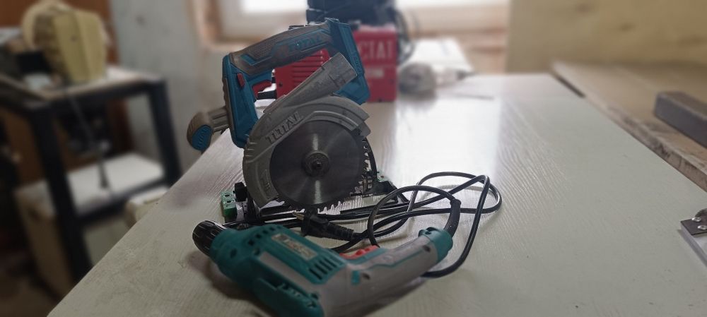 Продам аккумуляторную дисковую пилу