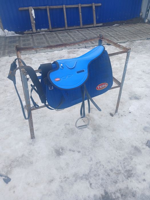 Продам два седла и бричку.