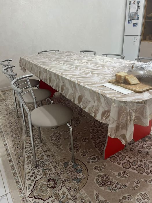 Стол 2 м 8 стуля