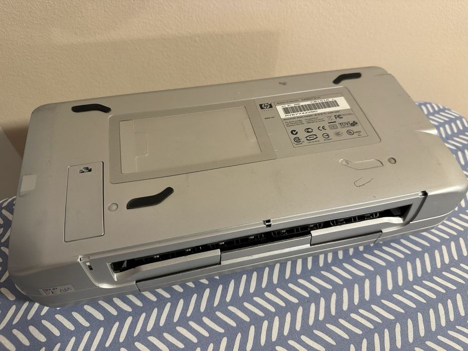 Мобилен цветен принтер HP Deskjet 460 на батерия и wifi