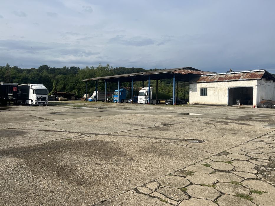 Vând spațiu industrial