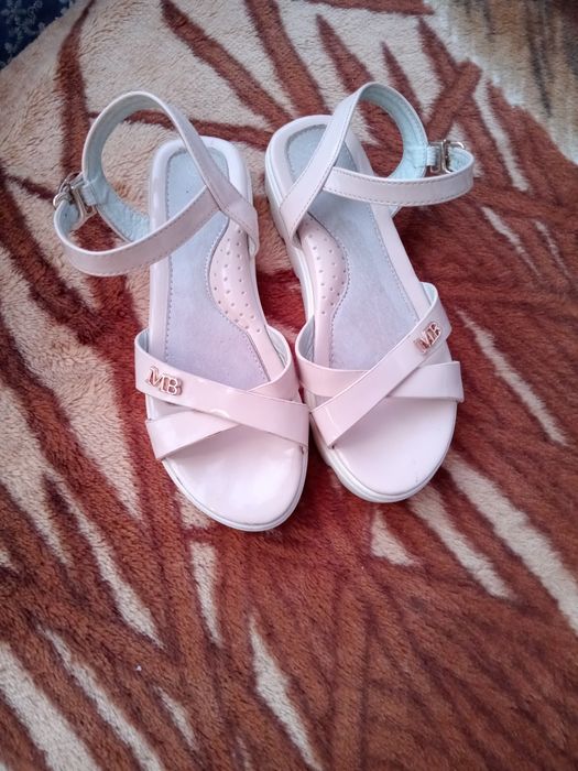Босоножки на девочку