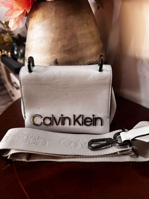 Calvin Klein чанта