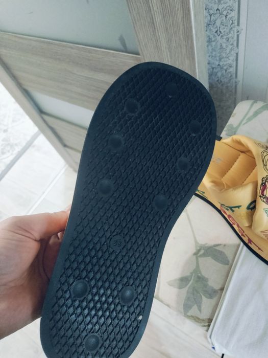 Продается летние тапочки женские